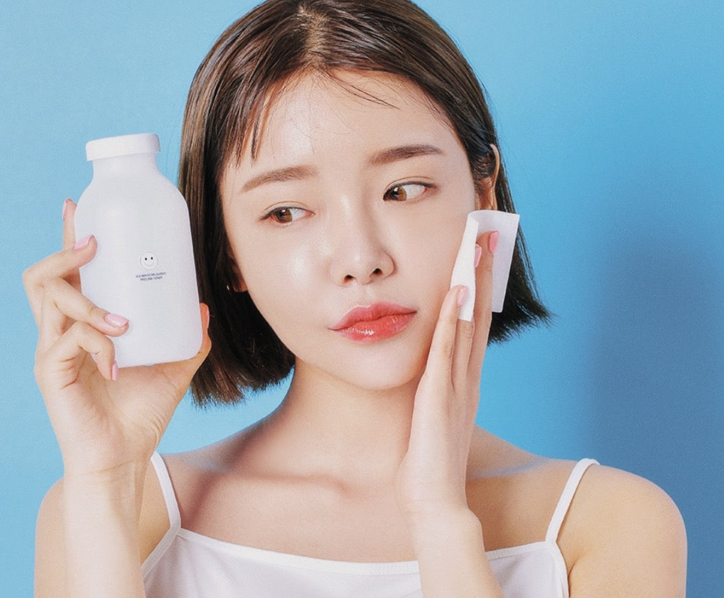 Toner is a key step in Korean skincare. Learn how it hydrates, balances the skin and improves product absorption.