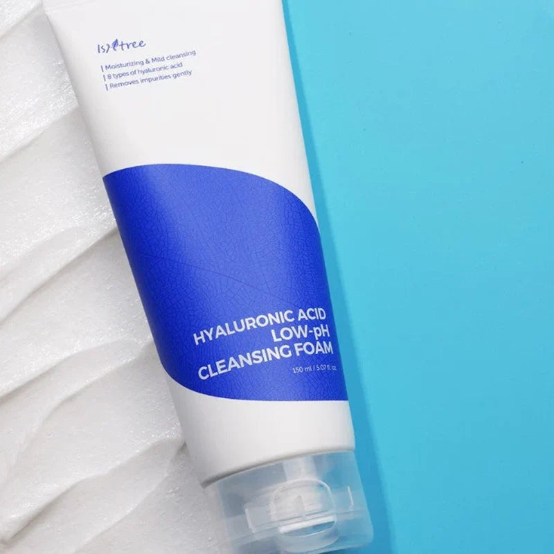 Isntree Hyaluronic Acid Low-pH Cleansing Foam